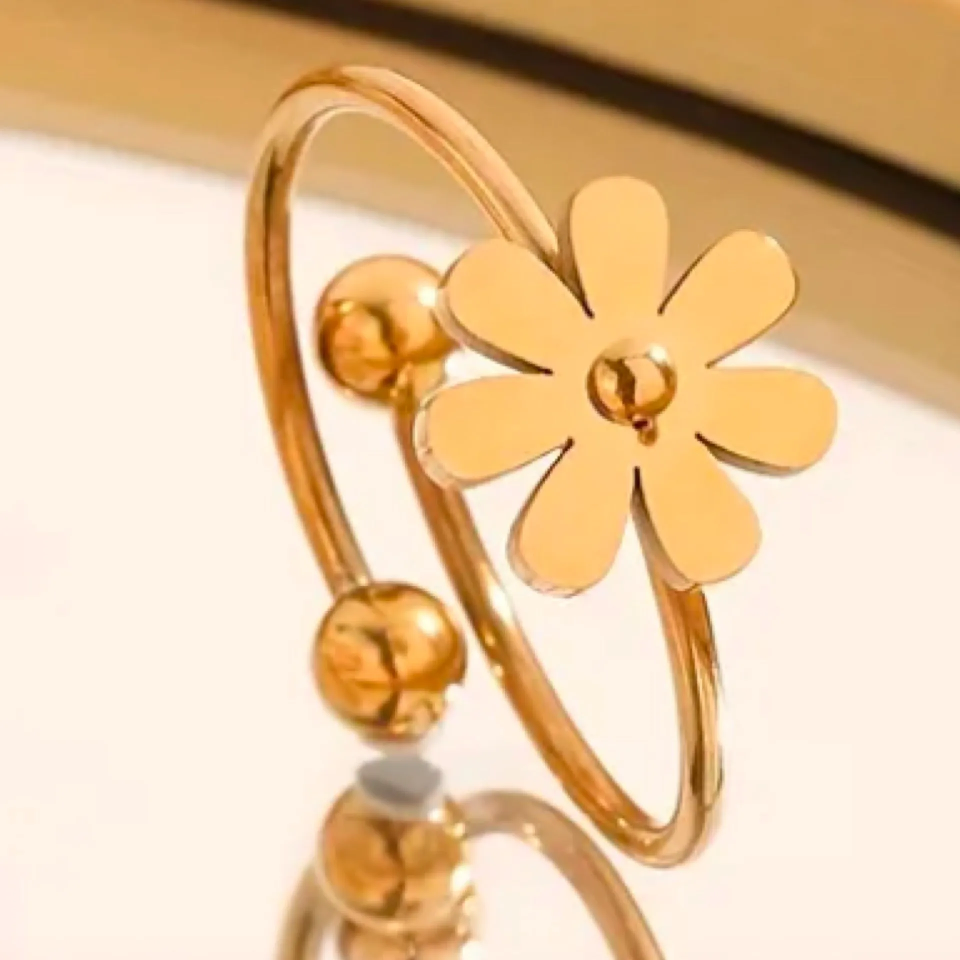 18k Gold Titanium Flower Ring