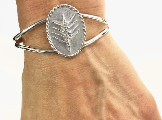 3D Eight Oar Boat on Oval w/ Twist Rowing Bracelet
