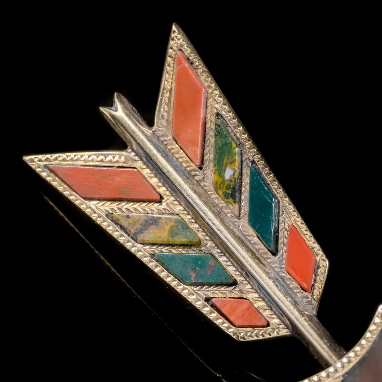 Antique Victorian Scottish Agate Arrow And Shield Brooch 18Ct Gold Circa 1860