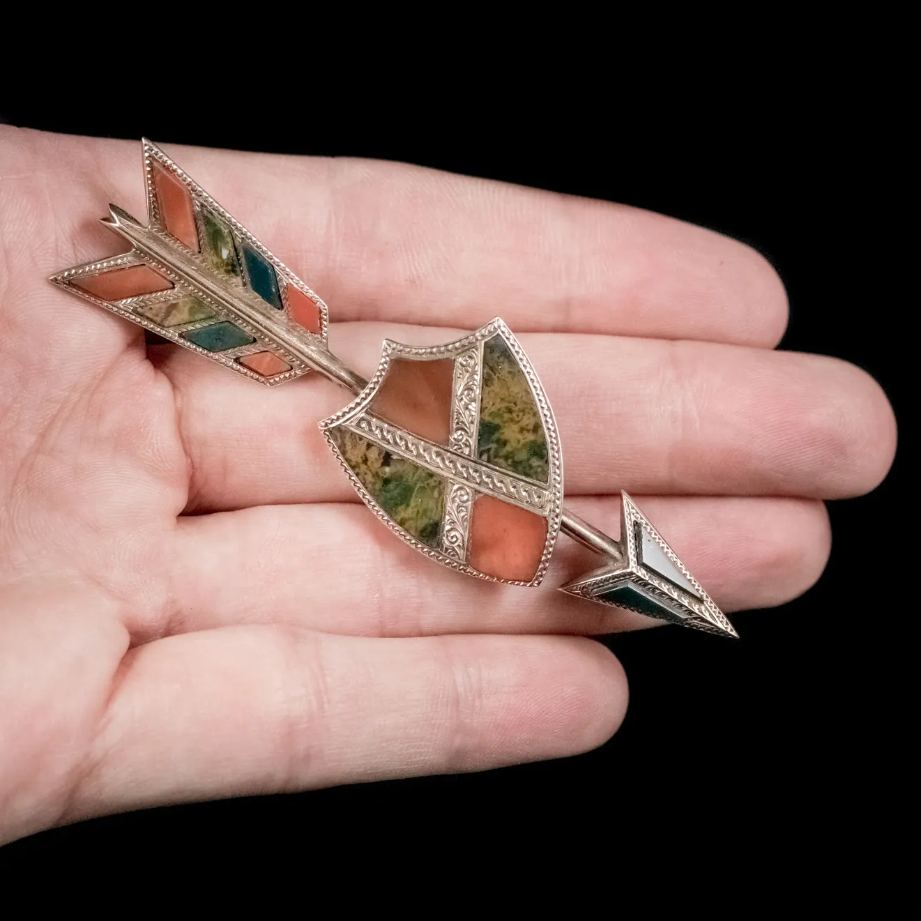 Antique Victorian Scottish Agate Arrow And Shield Brooch 18Ct Gold Circa 1860