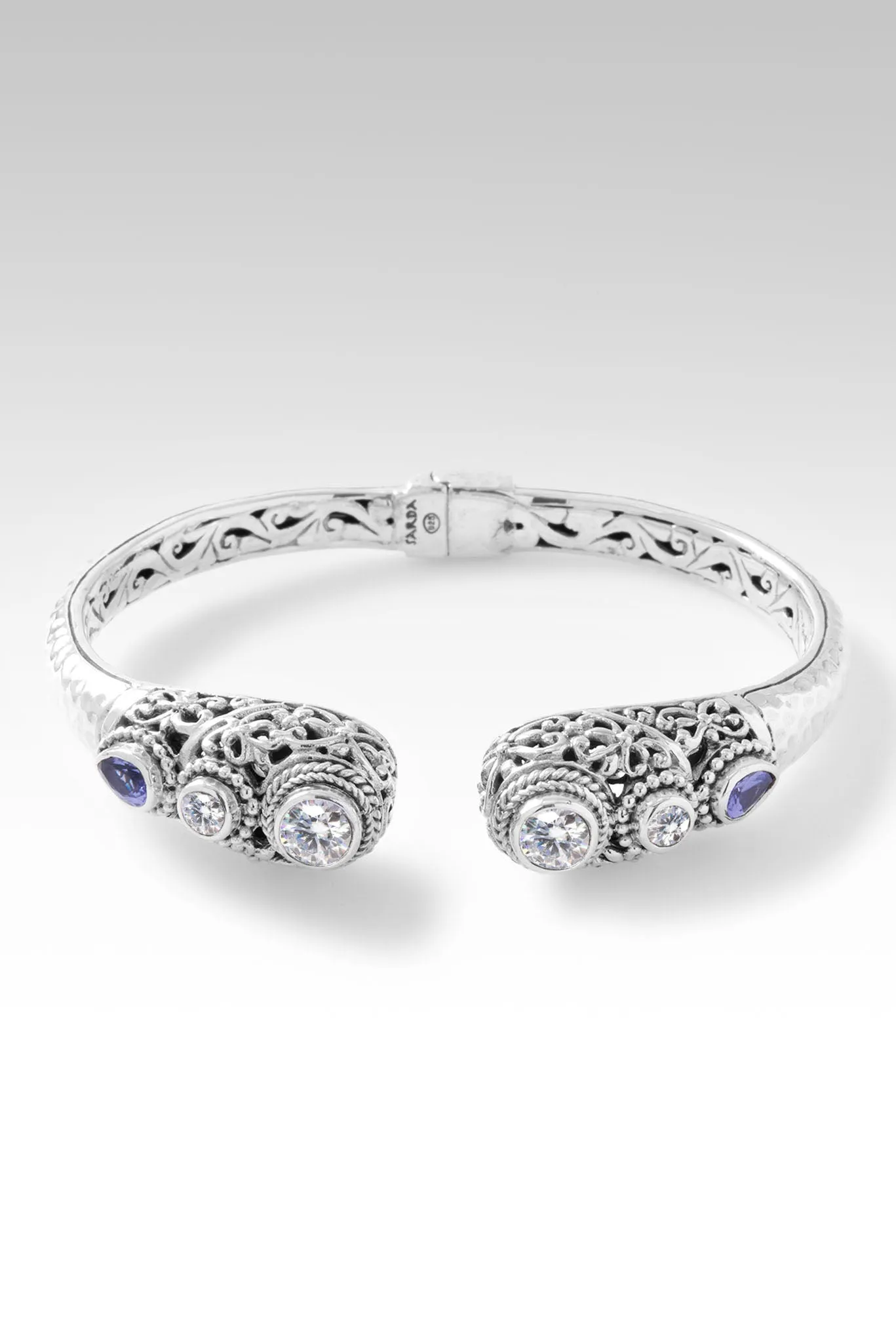 Cheerful Heart Tip-to-Tip Bracelet™ in Moissanite