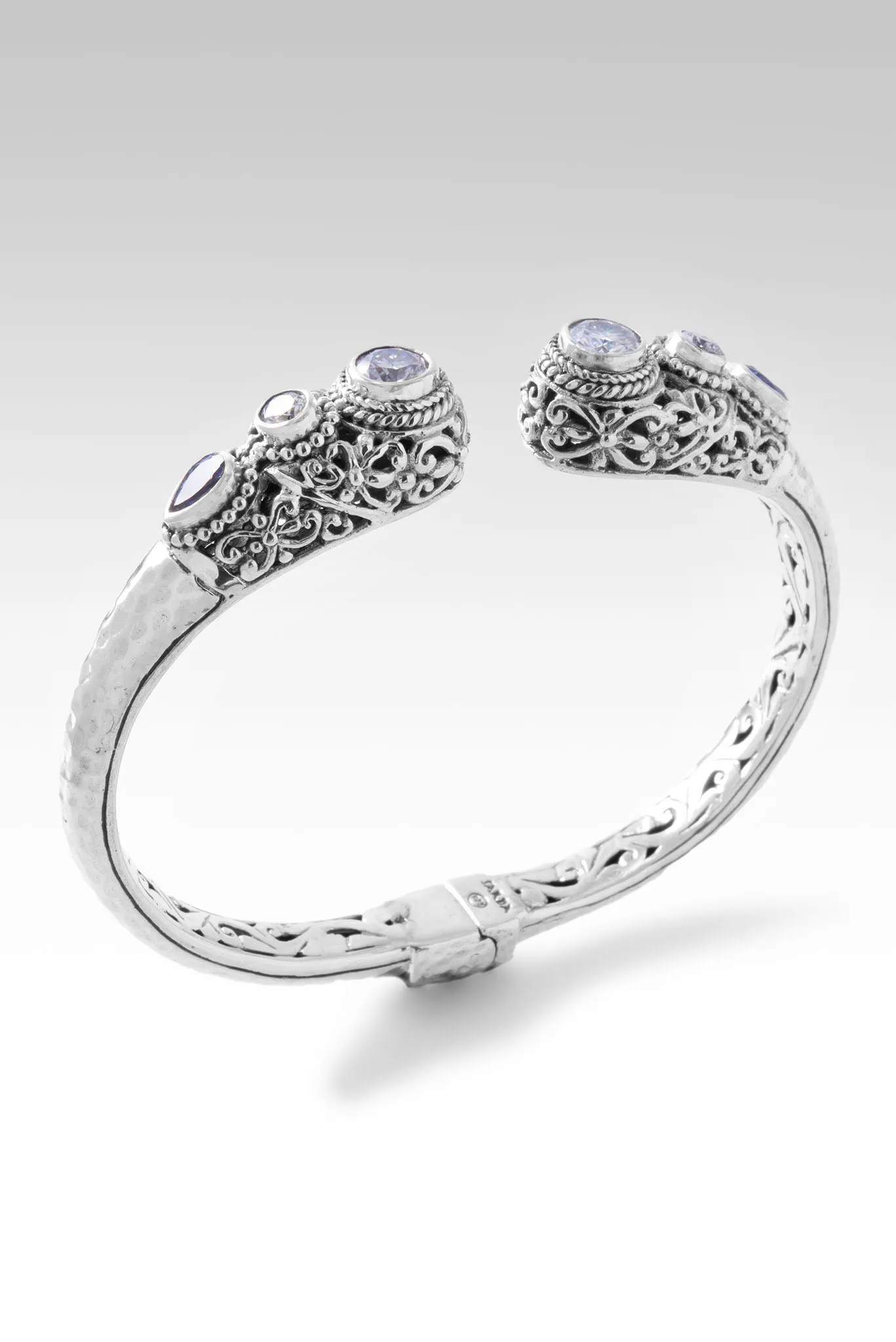 Cheerful Heart Tip-to-Tip Bracelet™ in Moissanite