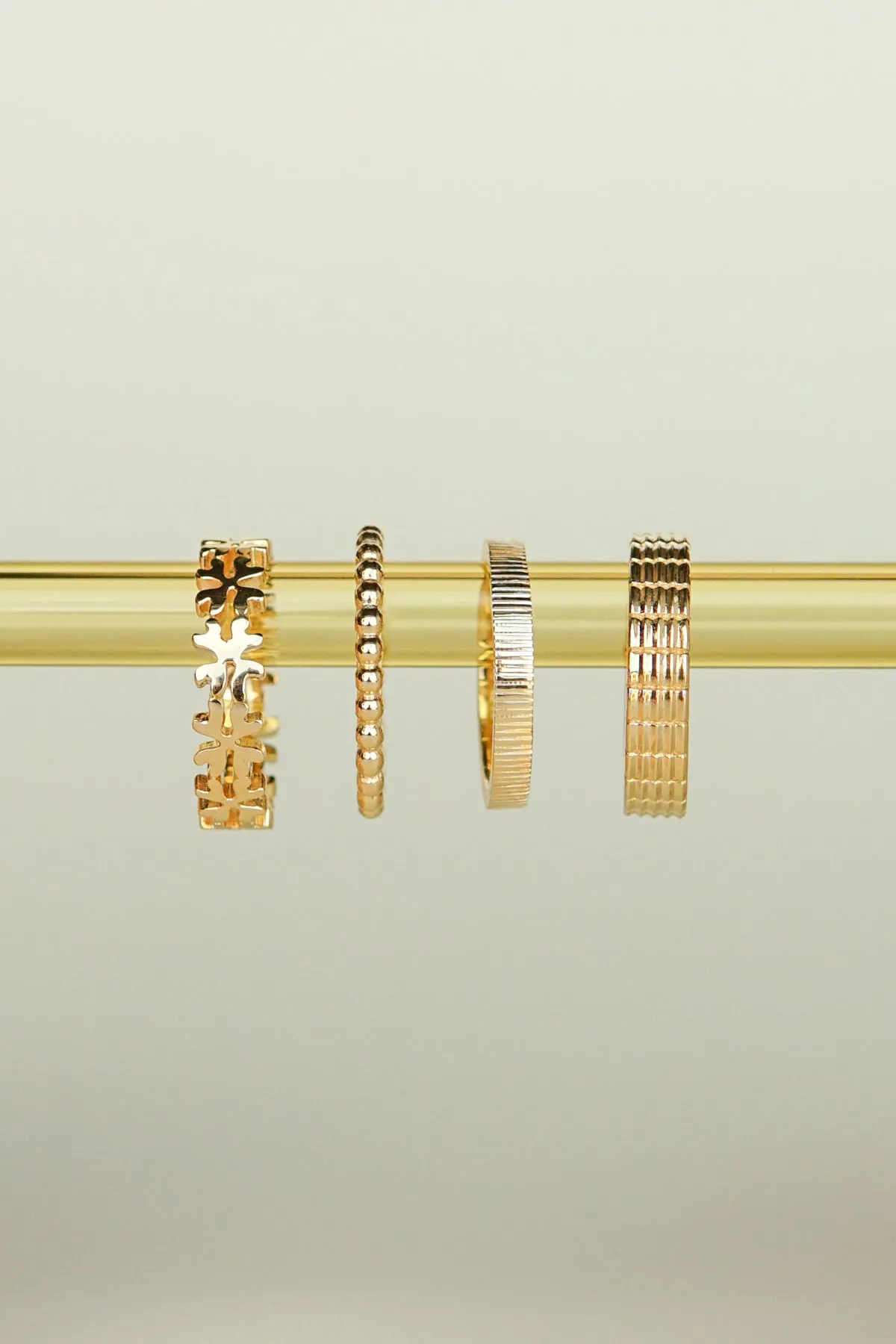 Clover club index ring gold plated