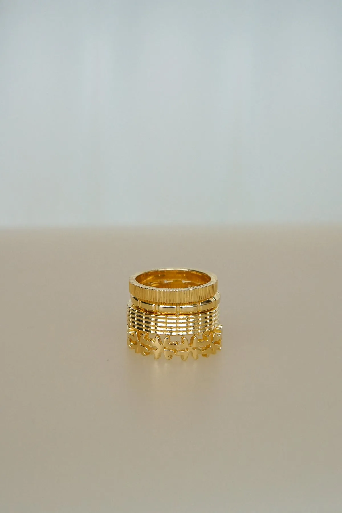 Clover club index ring gold plated