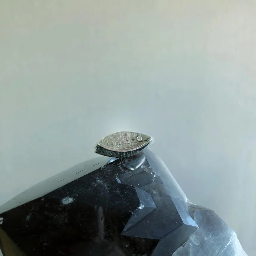 Gemoetric Leaf Ring with Diamond Accent