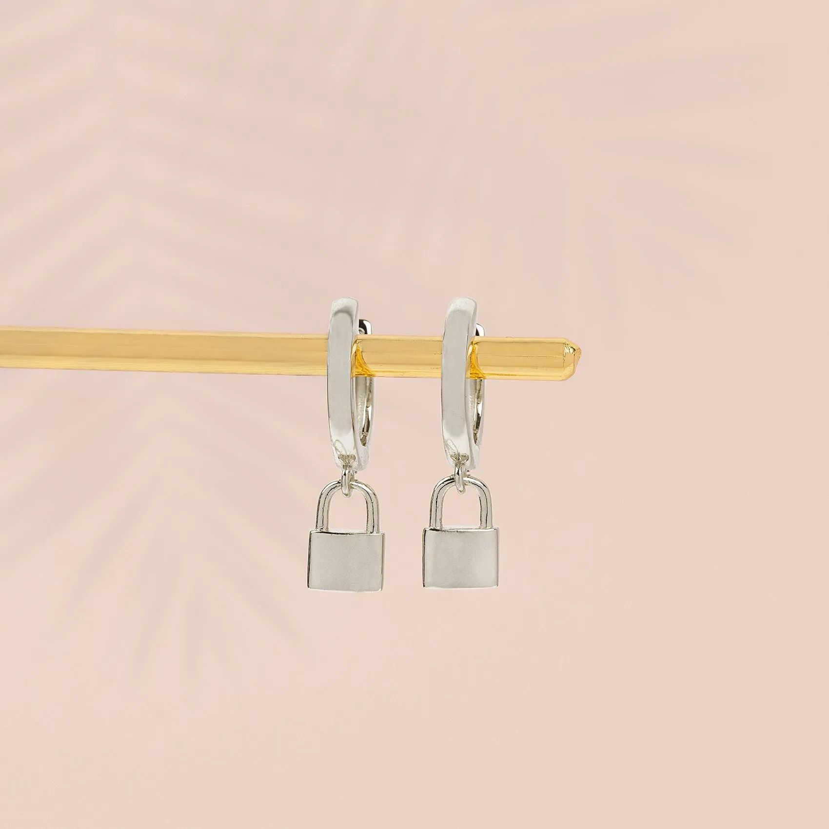 Lock Huggies