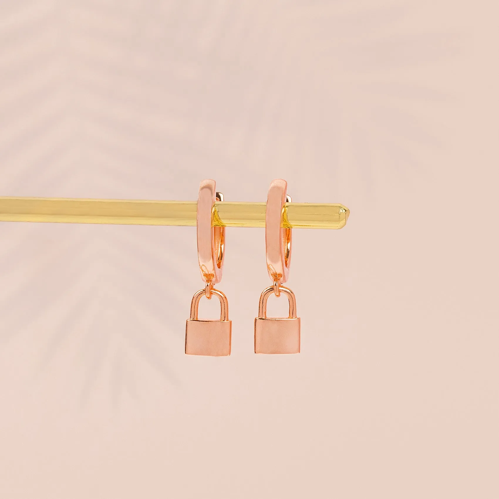 Lock Huggies