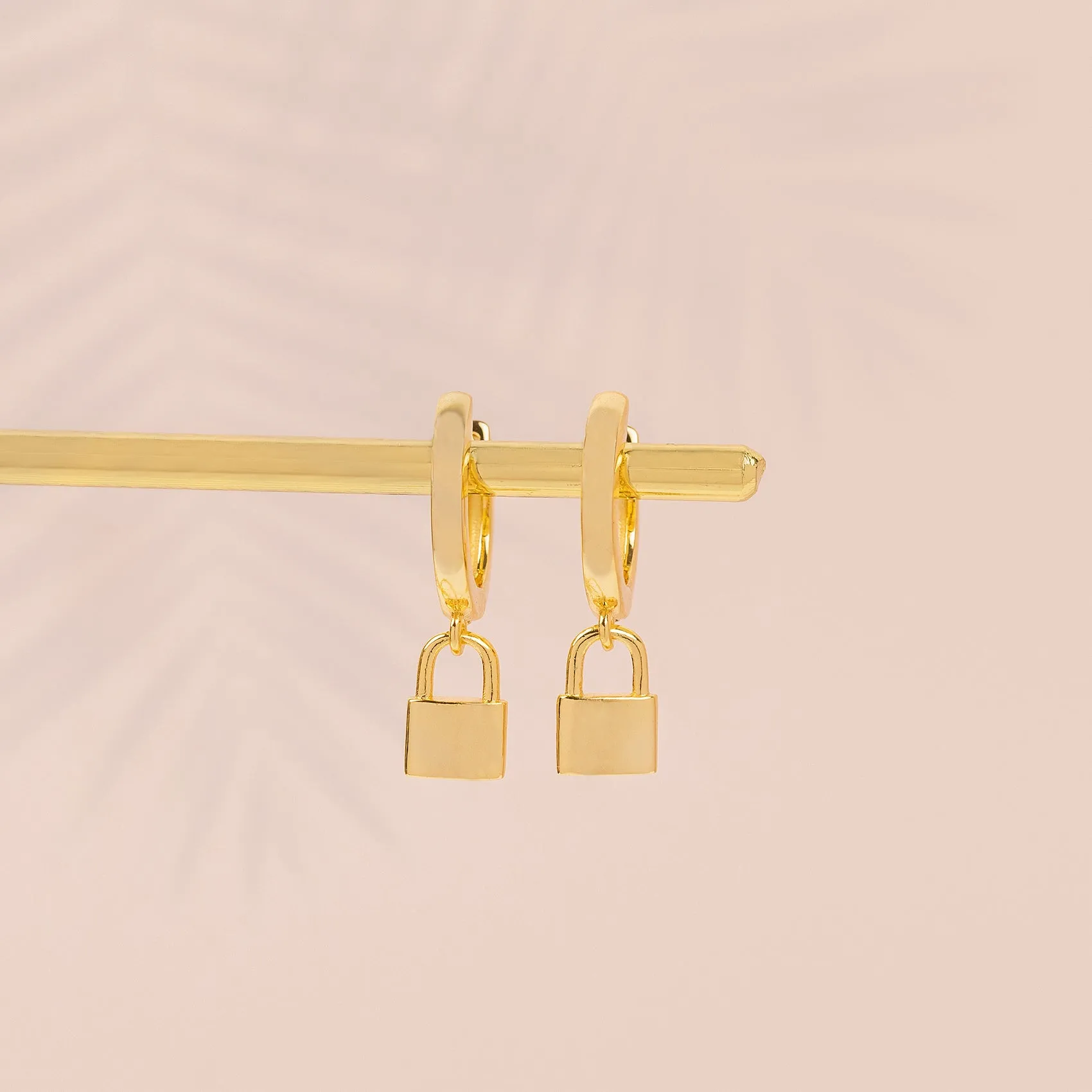 Lock Huggies