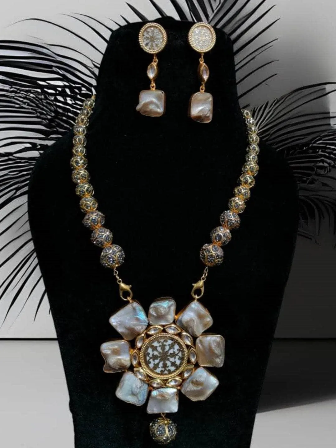 Melo Baroque Necklace