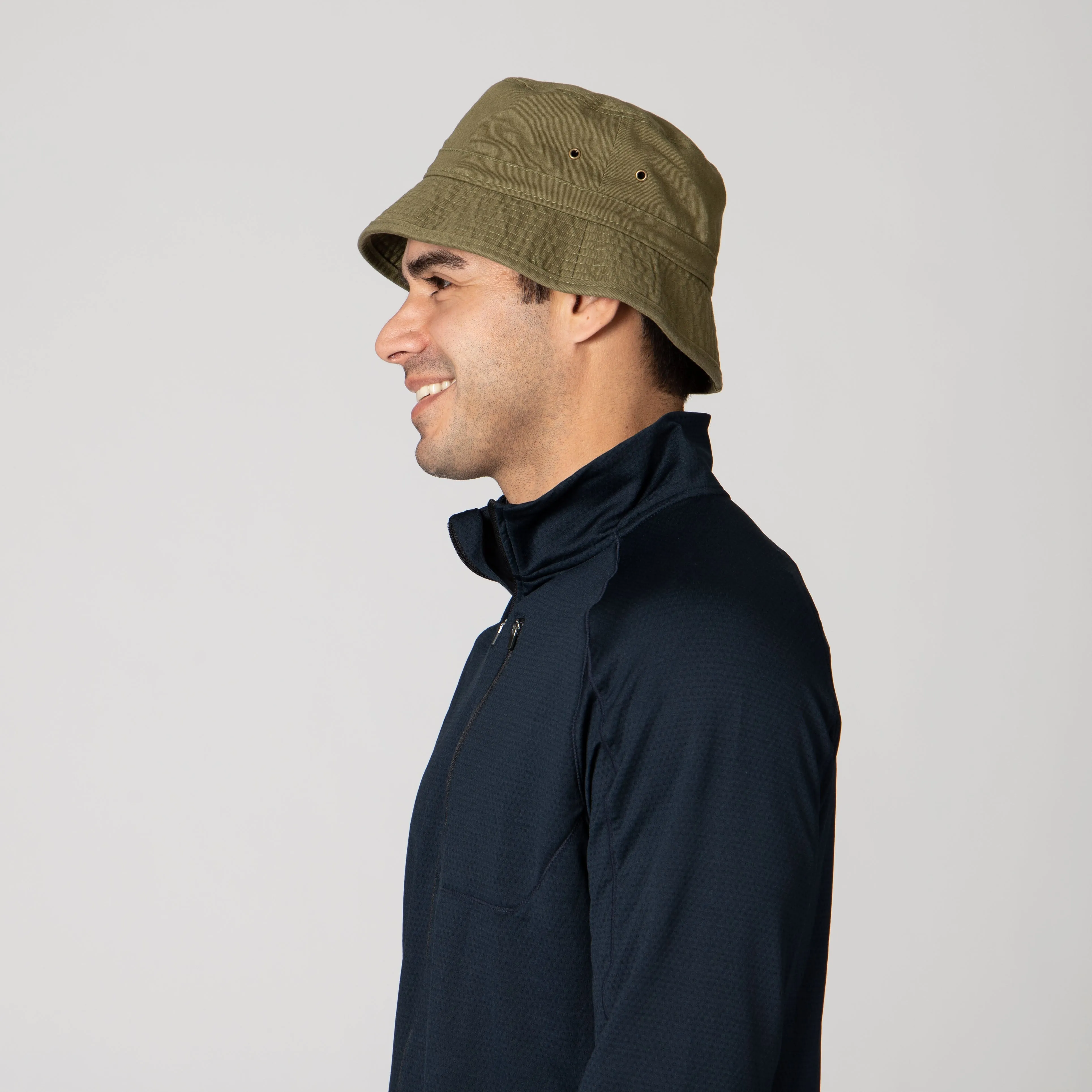 Men's washed cotton bucket with side grommets