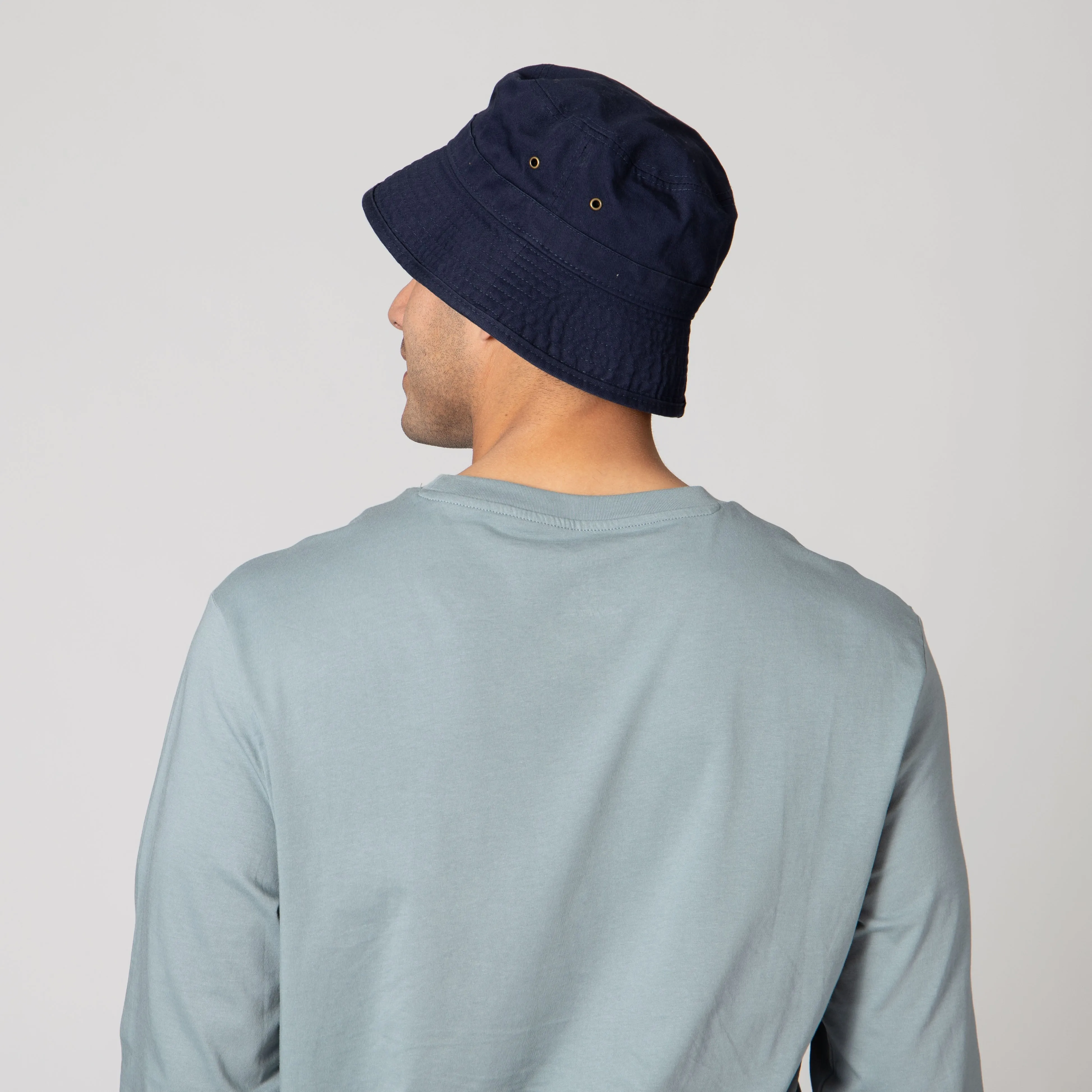 Men's washed cotton bucket with side grommets