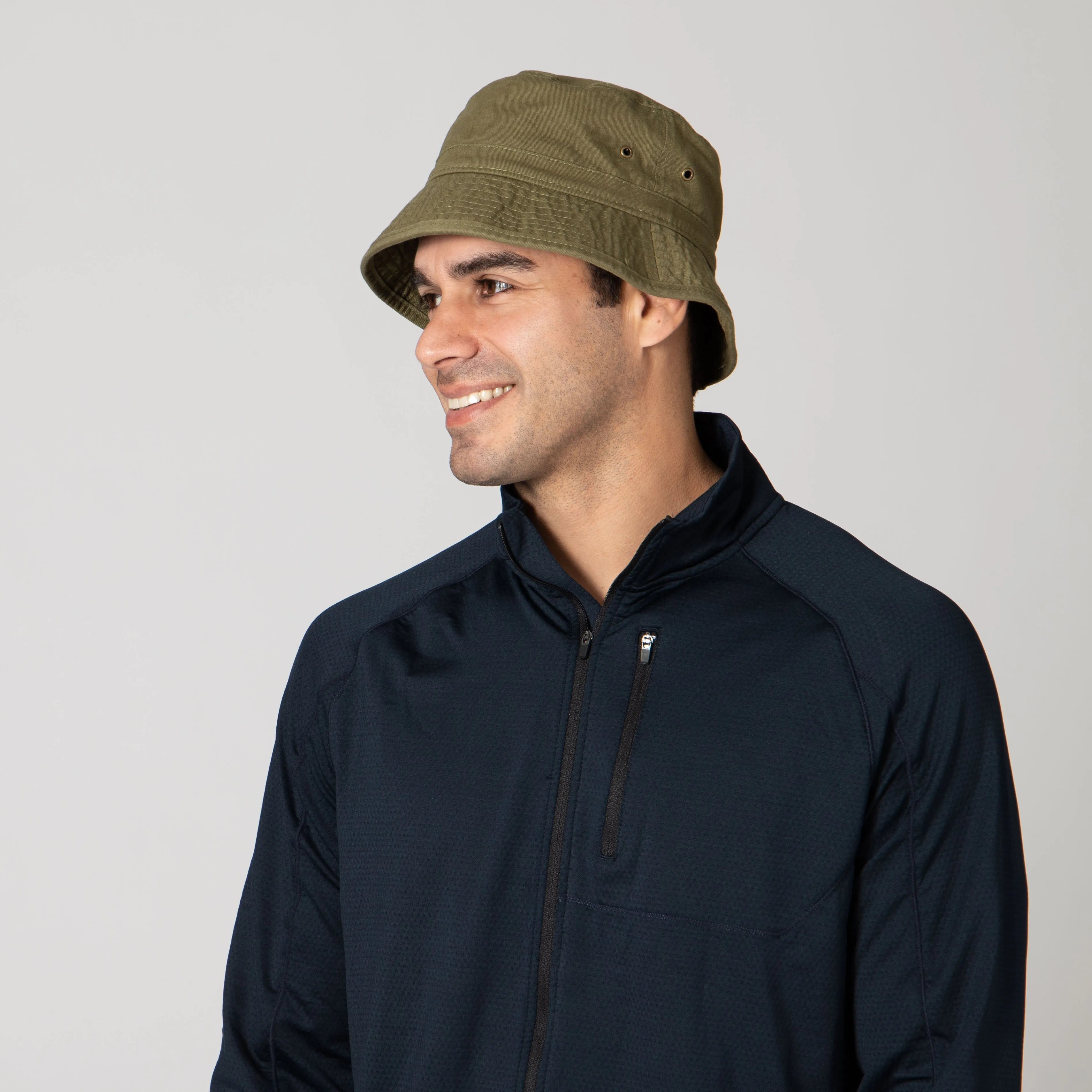 Men's washed cotton bucket with side grommets