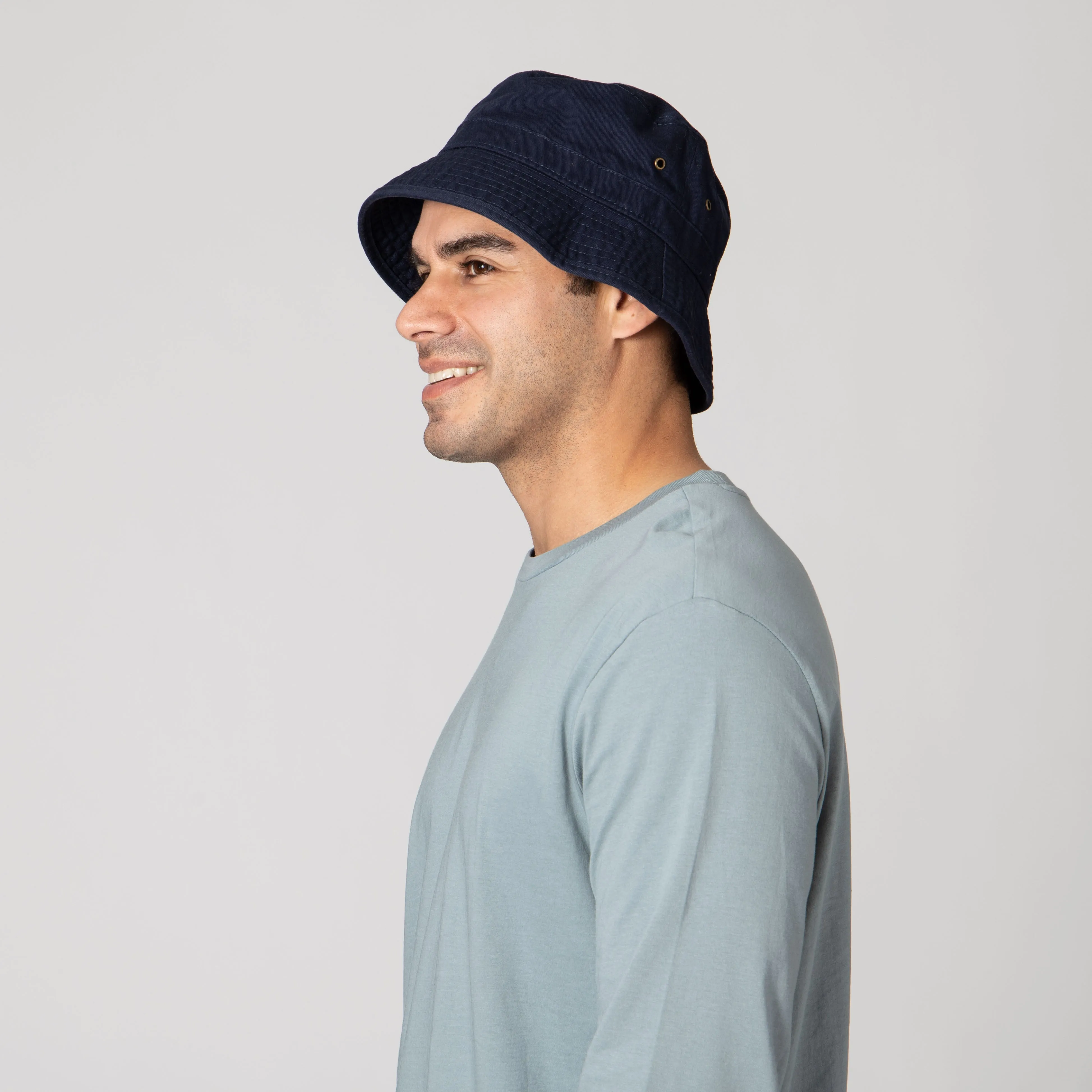 Men's washed cotton bucket with side grommets