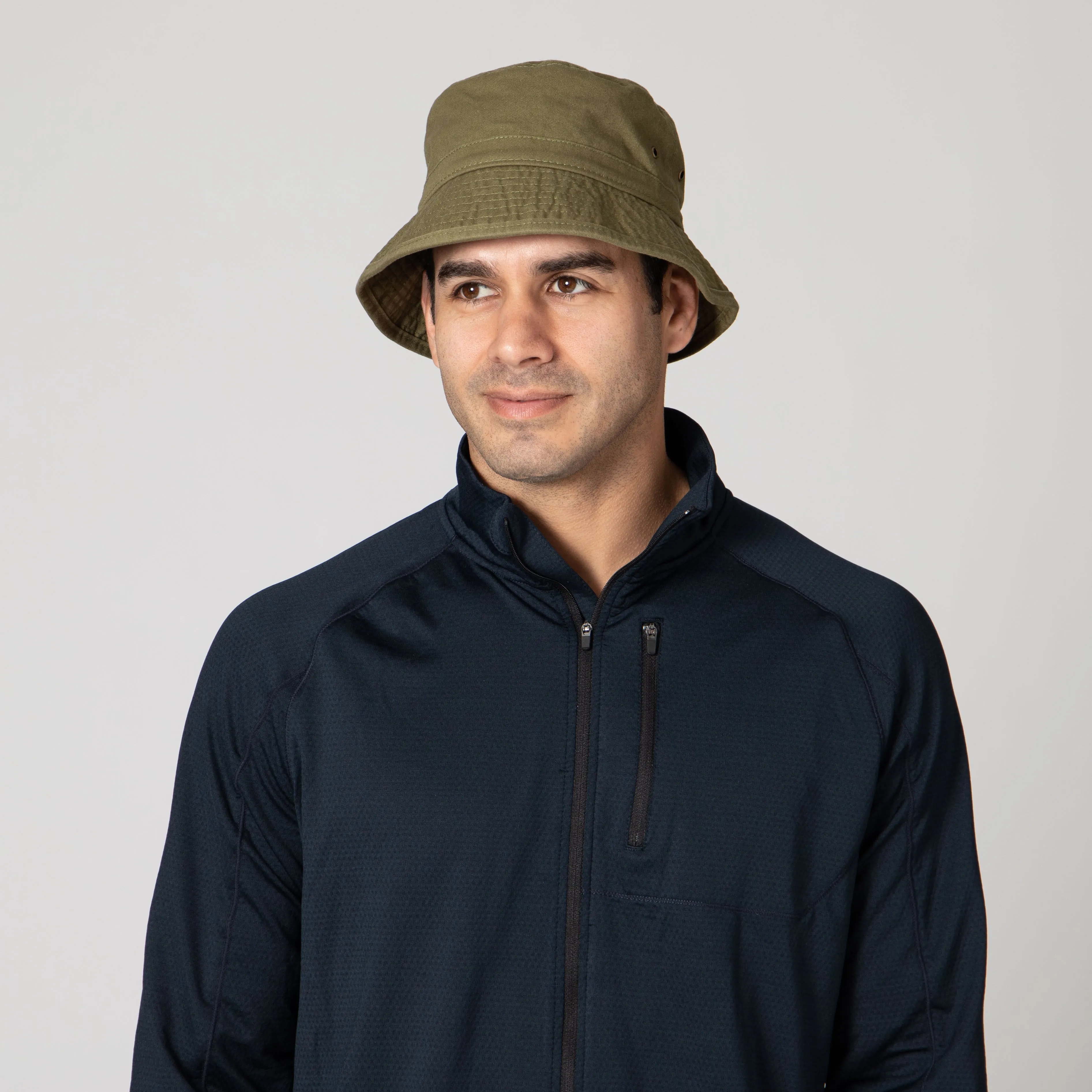 Men's washed cotton bucket with side grommets