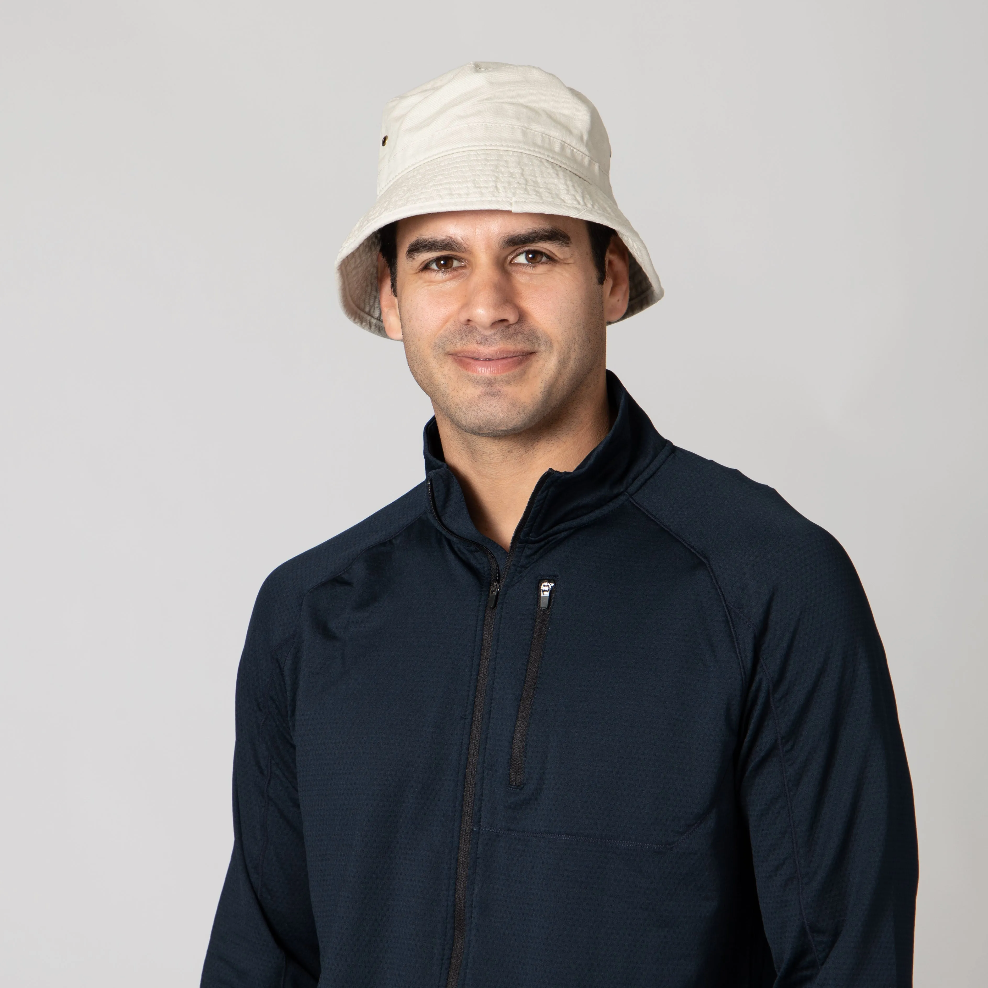 Men's washed cotton bucket with side grommets