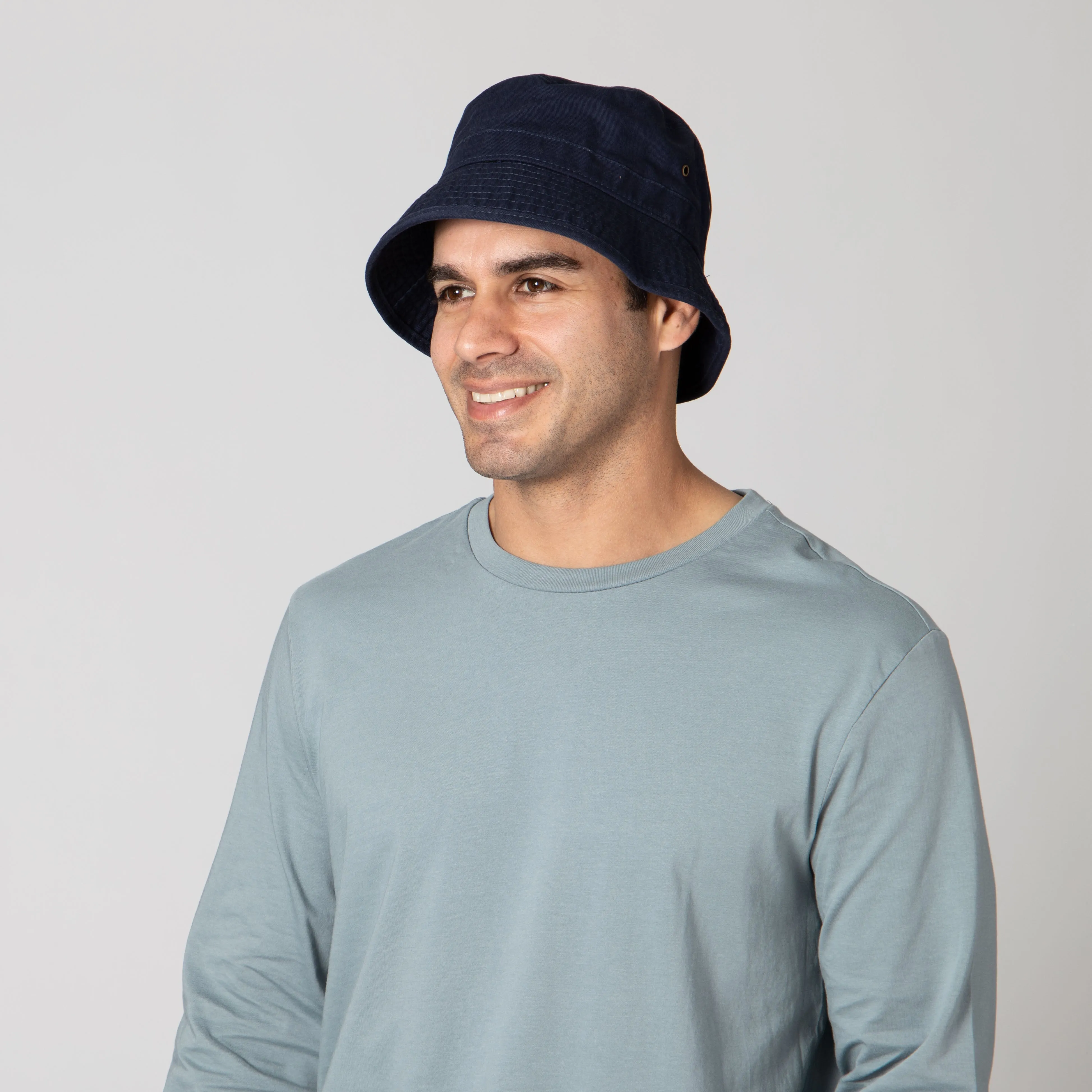 Men's washed cotton bucket with side grommets