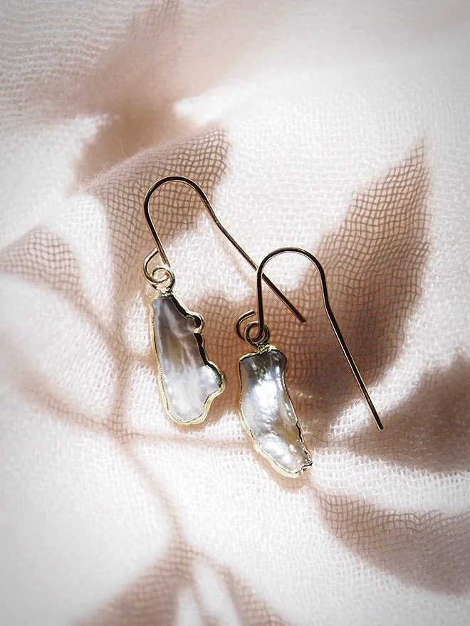 Mini Biwa Pearl Drop Earrings - Kiana