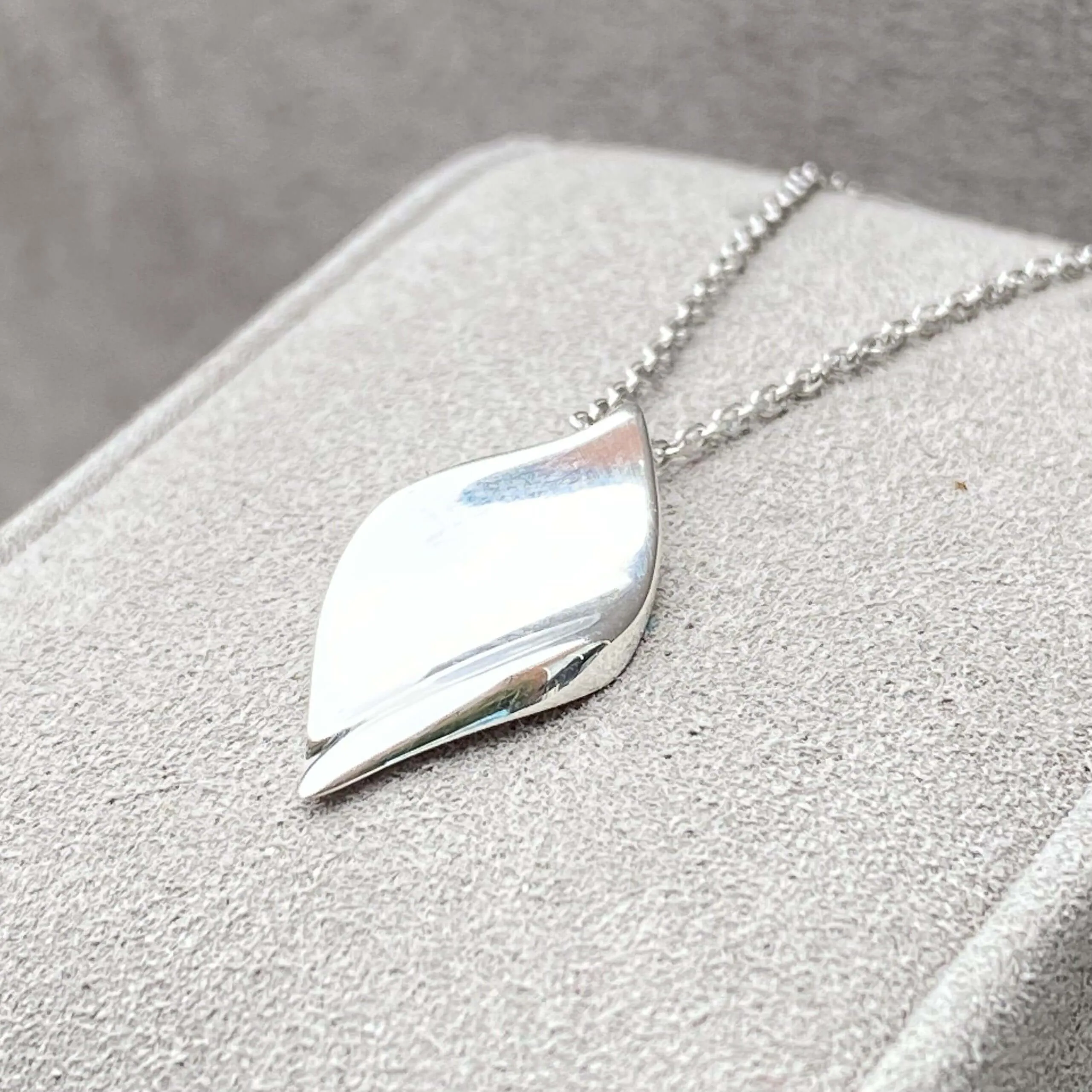 Plain Twisted Leaf Sterling Silver Pendant