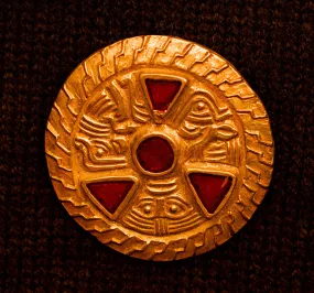 Round Brooch, 3 enamel insets - VB31