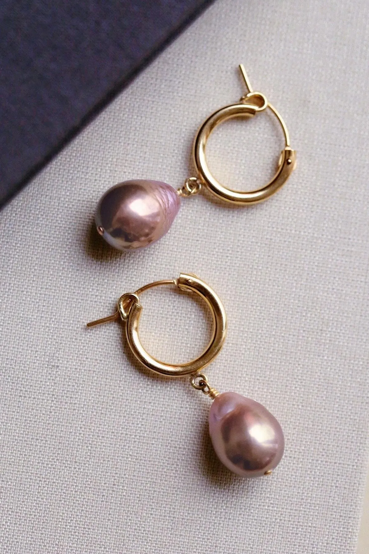 Viola Pearl Earrings